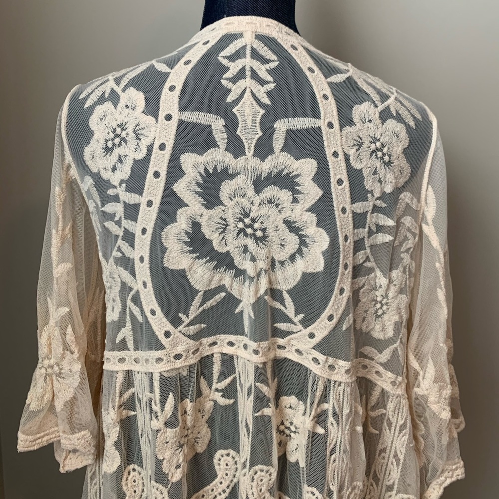 VICI Lace Kimono - Picture 4 of 8